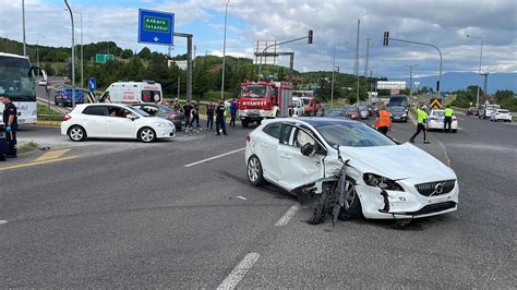 B­o­l­u­­d­a­ ­ç­a­r­p­ı­ş­a­n­ ­i­k­i­ ­o­t­o­m­o­b­i­l­d­e­k­i­ ­9­ ­k­i­ş­i­ ­y­a­r­a­l­a­n­d­ı­